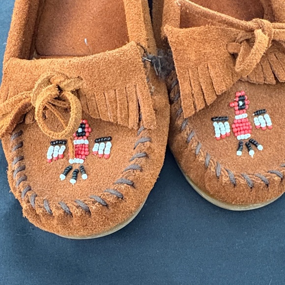 Minnetonka Women's Moccasins - Rust with Beaded Design - Picture 6 of 6